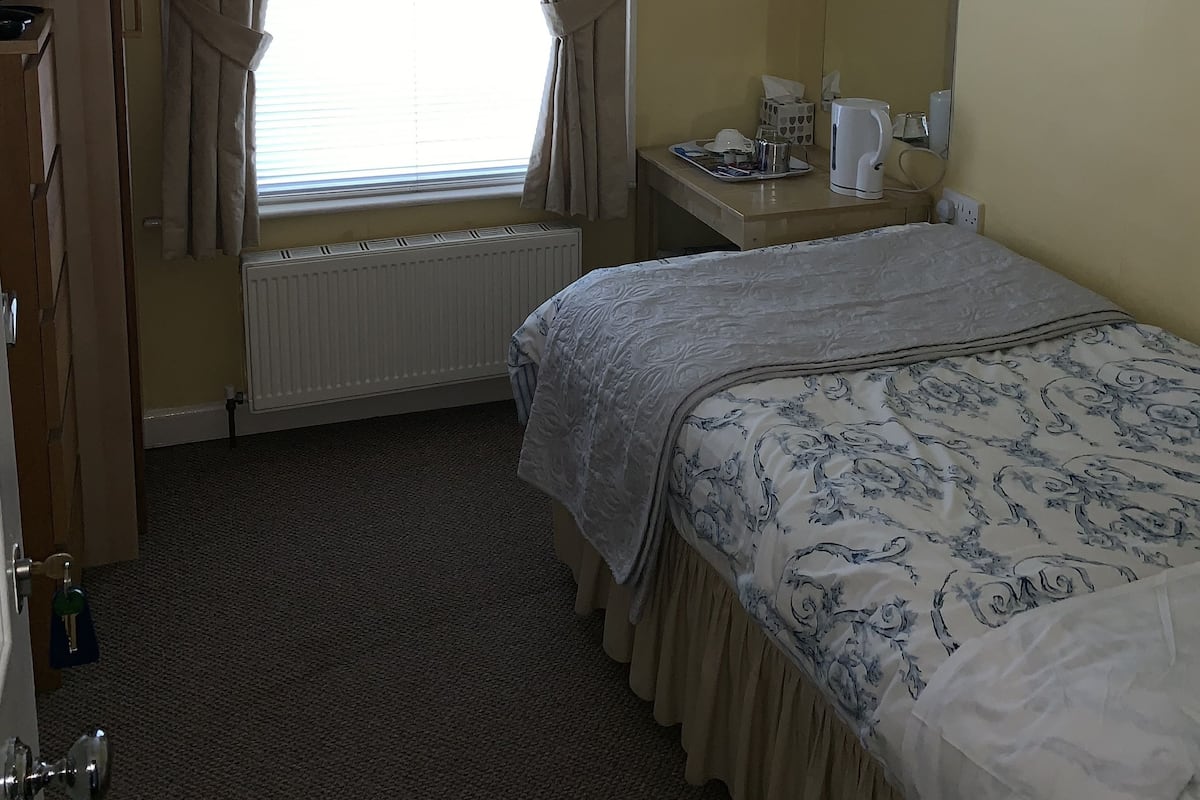 Classic Single Room | 1 bedroom, soundproofing, iron/ironing board, free WiFi