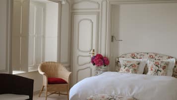 Premium Double or Twin Room, 1 Queen Bed, Pool Access, Mountain View | Premium bedding, individually decorated, individually furnished, desk