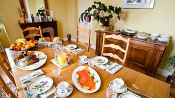Traditional Double or Twin Room, 2 Twin Beds, Garden View | Premium bedding, individually decorated, individually furnished, desk