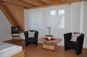 Desk, iron/ironing board, free cots/infant beds, free WiFi - Gasthaus Warteck (Muellheim)