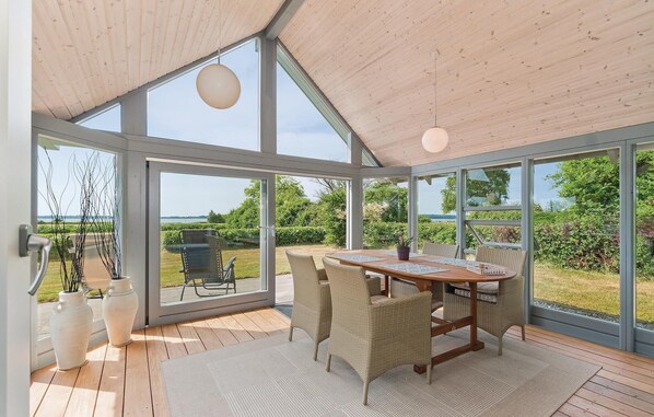 Outdoor dining - Awesome home in Svendborg (Svendborg)