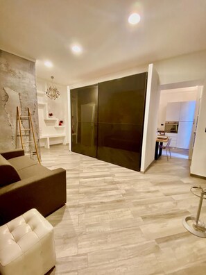 Suite – superior | Oppholdsområde | Flatskjerm-TV