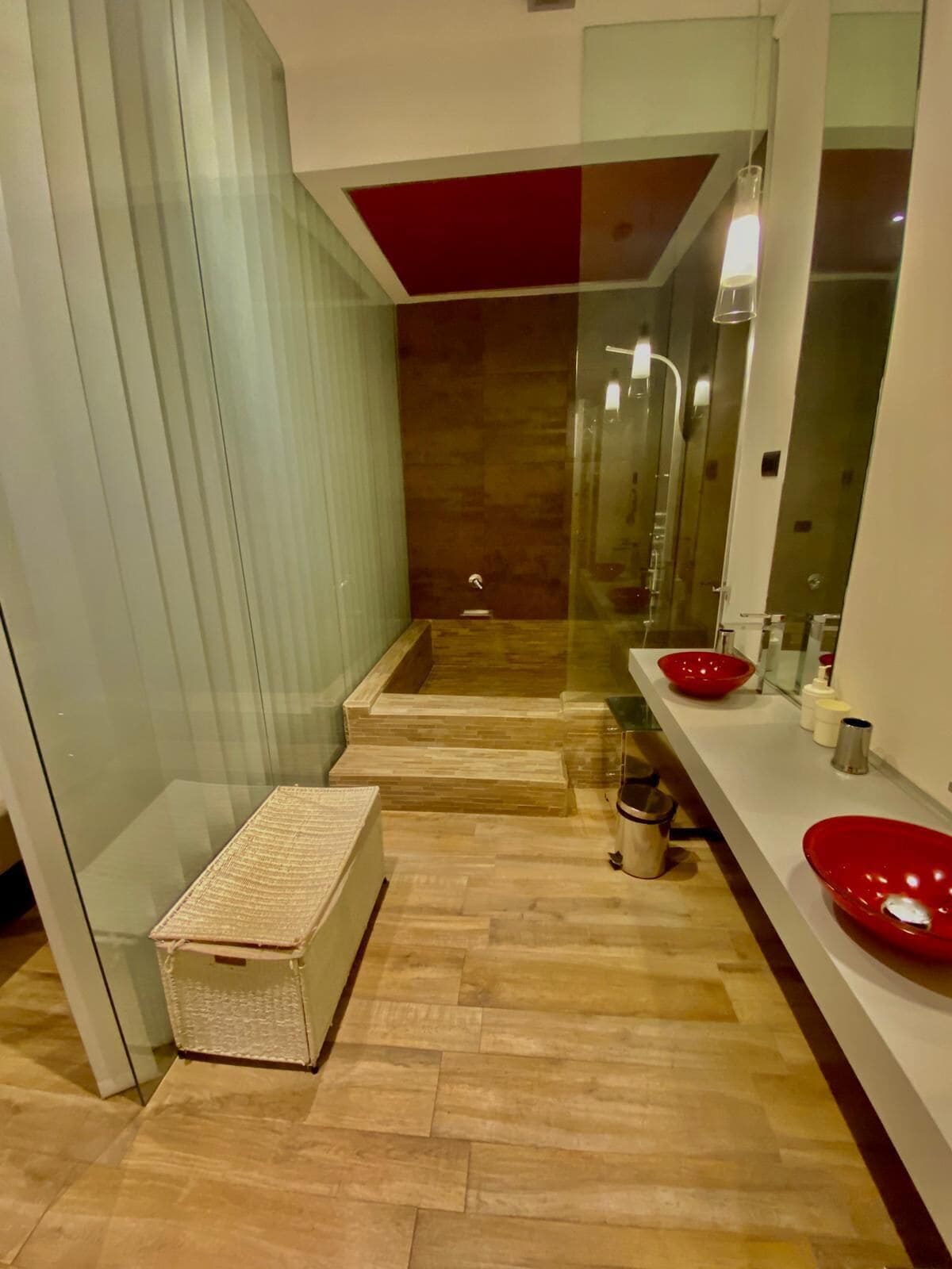 Suite Superior | Bagno | Asciugacapelli, bidet, asciugamani, sapone