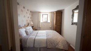 Habitación doble clásica, 1 cama matrimonial | Tabla de planchar con plancha, wifi gratis y ropa de cama 