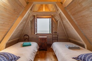 3 chambres, bureau, fer et planche à repasser, lit parapluie