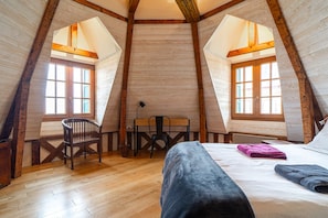 3 chambres, bureau, fer et planche à repasser, lit parapluie