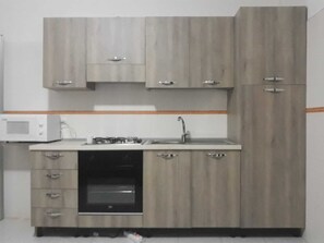 Unclassified image, 2 of 18, button