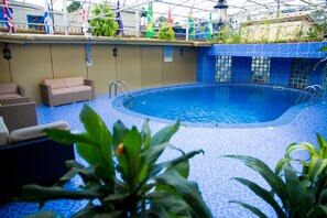 Indoor pool, outdoor pool - Georgetown Hotel (Lagos)