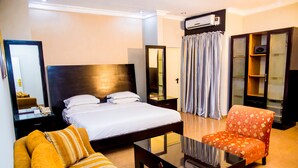Executive Room | In-room safe, desk, blackout drapes, soundproofing - Georgetown Hotel (Lagos)