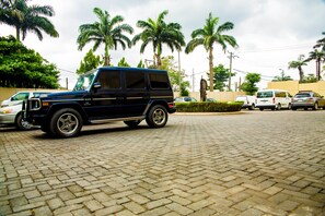 Free self-parking - Georgetown Hotel (Lagos)