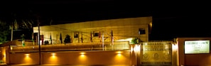 Front of property - evening/night - Georgetown Hotel (Lagos)