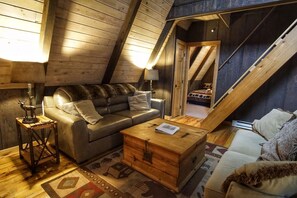 TV, fireplace, video games, DVD player - Come SKI on the BEECH! Book your ski trip NOW, weekends going fast. (Beech Mountain)