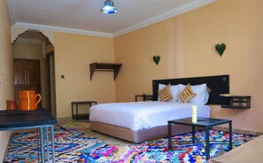 Desk, blackout drapes, rollaway beds, bed sheets - Kasbah Imoula (Asni)
