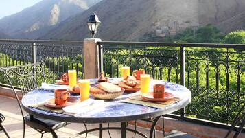 Desayuno de cocina local incluido todos los días