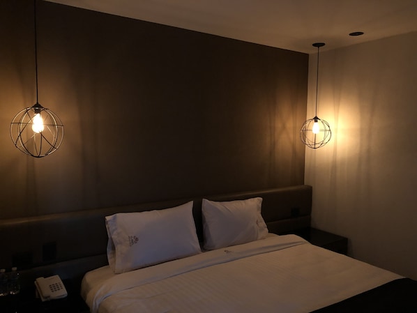 Superior Room, 1 King Bed, Courtyard View