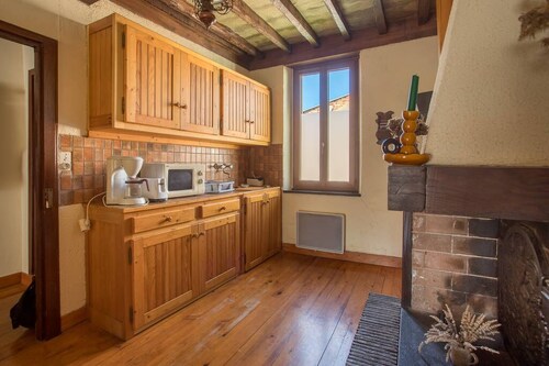 Independent apartment for 4 to 5 people, town center and very quiet.