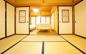 3 室のベッドルーム、セーフティボックス (室内)、デスク、アイロン / アイロン台