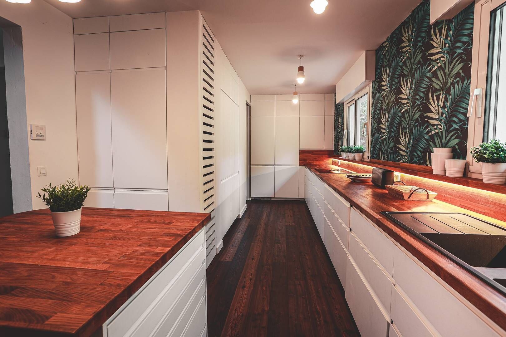 Kühlschrank, Mikrowelle, Geschirrspüler, Toaster