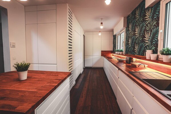 Fridge, microwave, dishwasher, toaster