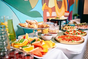 Daily buffet breakfast (PLN 40 per person) - Villa Art Novis (Wroclaw)