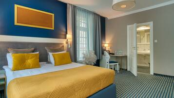 Superior-Vierbettzimmer, Klimaanlage | Schreibtisch, laptopgeeigneter Arbeitsplatz, Verdunkelungsvorhänge