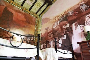 Apartamento, 2 quartos | Individualmente decorados, individualmente mobiliados, escrivaninha