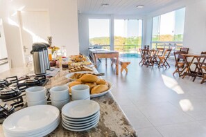 Petit déjeuner buffet compris tous les jours