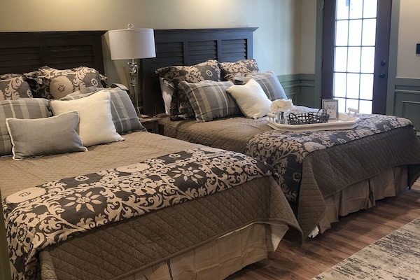 1 dormitori, planxa i posts de planxar, wifi gratuïta i roba de llit