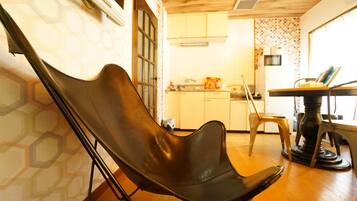 Microwave, electric kettle, cookware/dishes/utensils