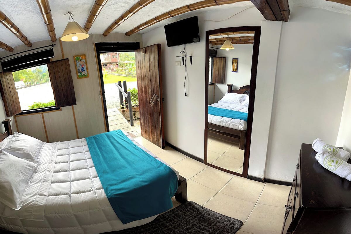 Superior Double Room, Bathtub, Garden View | 1 bedroom, individually furnished, blackout curtains, bed sheets