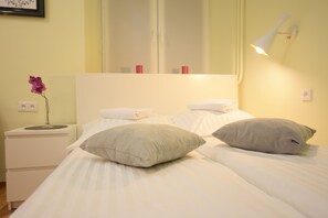 Apartment | Desk, blackout drapes, iron/ironing board, free WiFi - Elegant Apartament Copernicus (Warsaw)