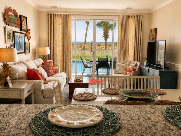 Smart TV, DVD player - 3bdrm/3bath- BEACHFRONT AND 5 steps to TWO POOLS - sleeps 8! (Dauphin Island)