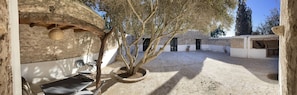 Outdoor dining - Like a hamlet overlooking the ocean - Service staff included (Essaouira)