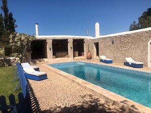 Piscina all'aperto, una piscina riscaldata