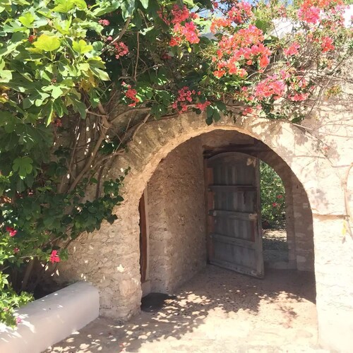 Like a hamlet overlooking the ocean - Service staff included