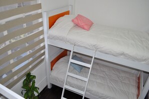 Comfort Apartment, 3 Bedrooms, Non Smoking | Iron/ironing board, free WiFi, bed sheets