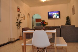 Comfort Apartment, 3 Bedrooms, Non Smoking | Living area | Smart TV, Netflix - Suite Regina 94 (Mexico City)