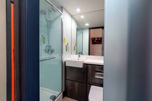 Shower, eco-friendly toiletries, towels, soap - easyHotel Milton Keynes (Milton Keynes)