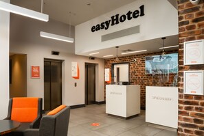 Reception - easyHotel Milton Keynes (Milton Keynes)