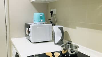 Fridge, microwave, stovetop, electric kettle