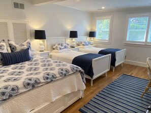 3 slaapkamers, een bureau, een strijkplank/strijkijzer, gratis wifi