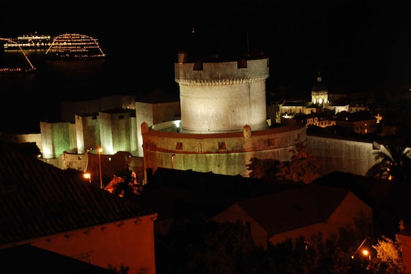 Tourist photo made from the last floor of the house of the appartment