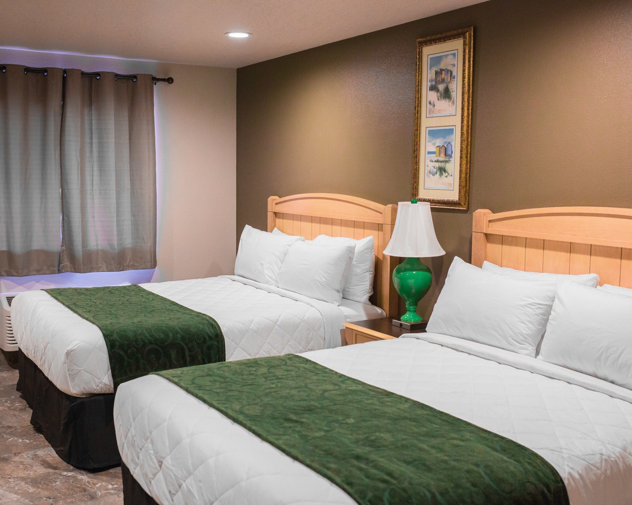 標準客房, 1 間臥室, 非吸煙房 (2 Queen Beds) | 書桌、免費無線上網、床單