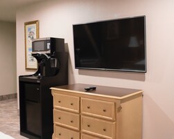 Escritorio, wifi gratis, ropa de cama