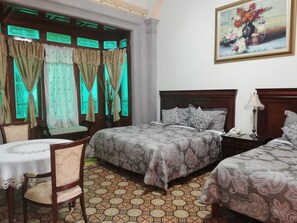 Junior Room, Berbilang Katil | Kalis bunyi, seterika/papan seterika, Wi-fi percuma, cadar katil 