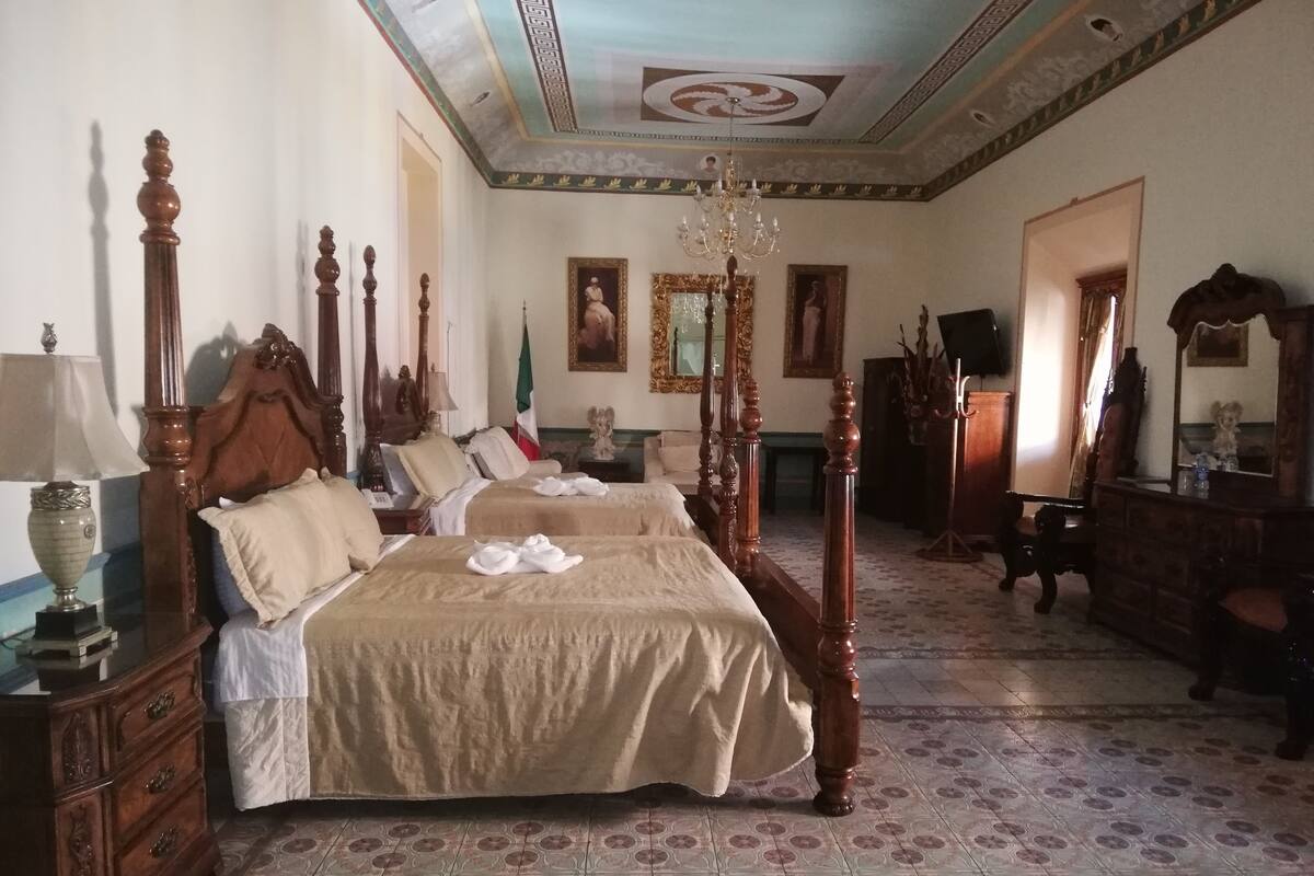 Presidential Room, Multiple Beds, Balcony, City View