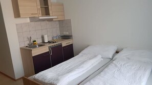 Doppelzimmer, 1 Doppelbett | Kostenloses WLAN, Bettwäsche