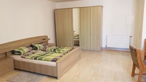 Family Room, Multiple Beds