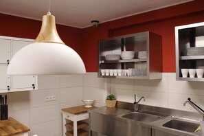 Single Room, Shared Bathroom | Shared kitchen