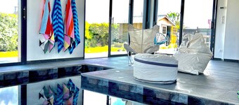 House 8 / 10pers 200 m from the beach, jacuzzi